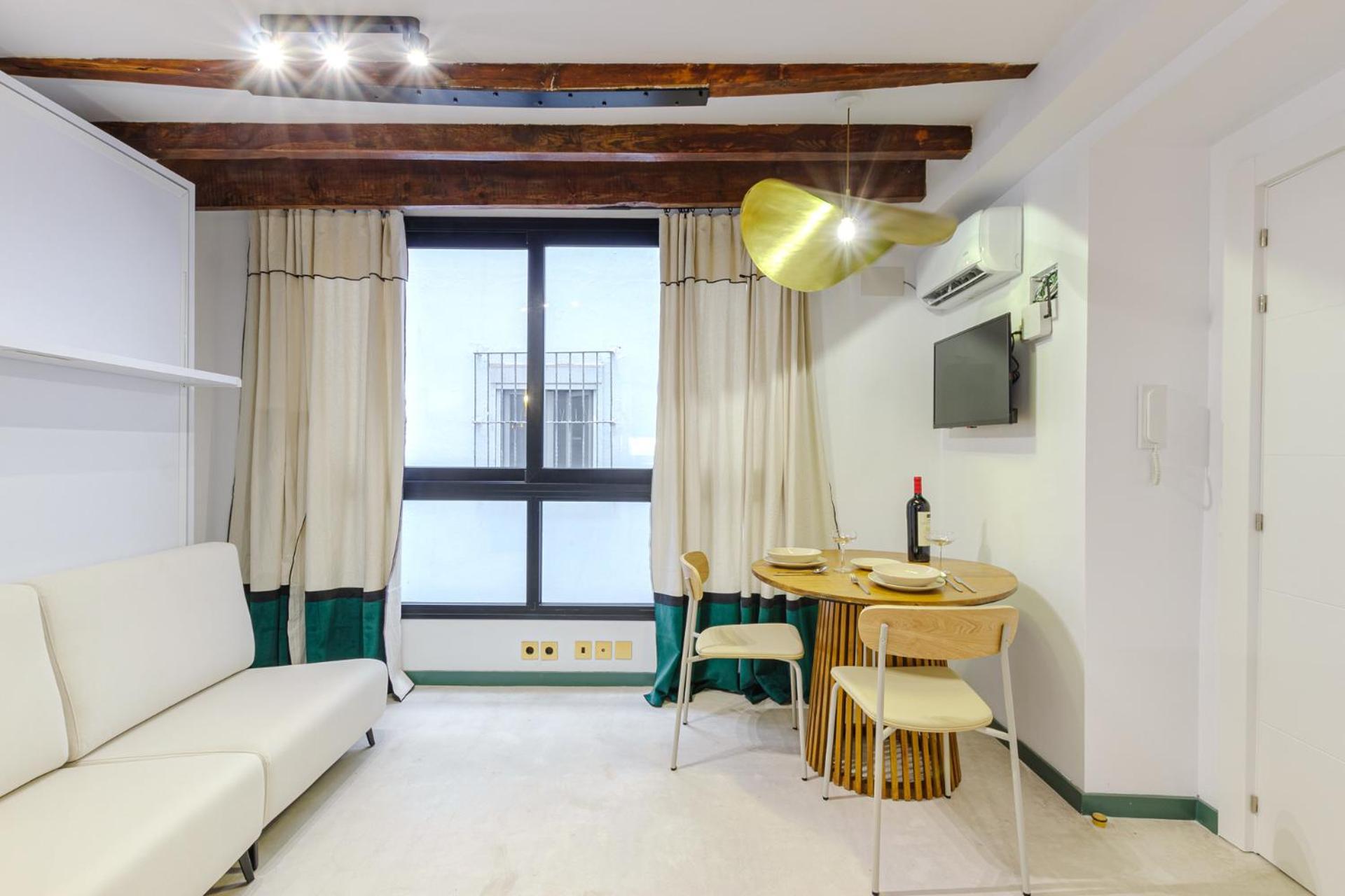 Refined And Practical Studio In Historic Center Of Alicante Bagian luar foto