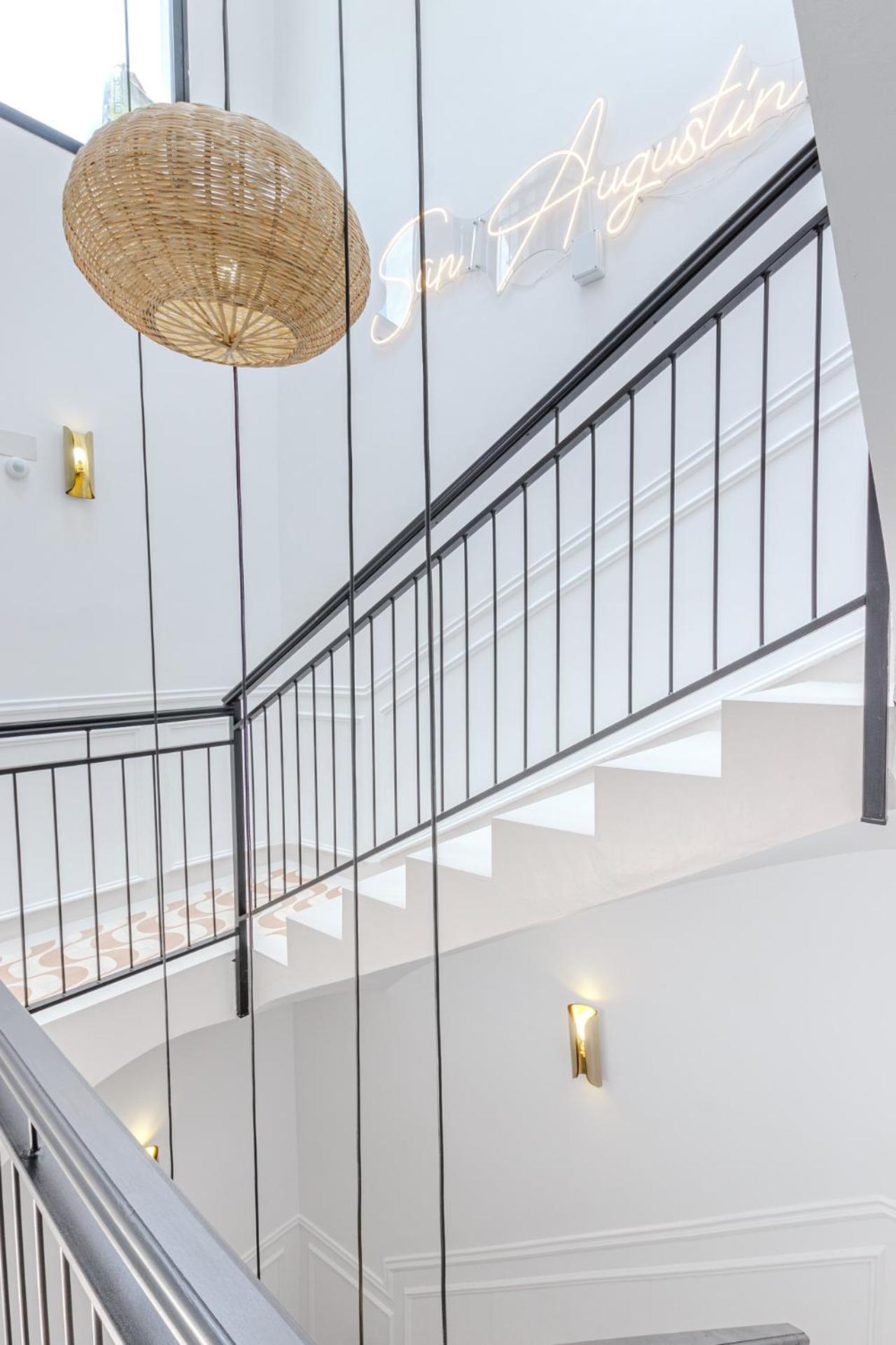 Refined And Practical Studio In Historic Center Of Alicante Bagian luar foto