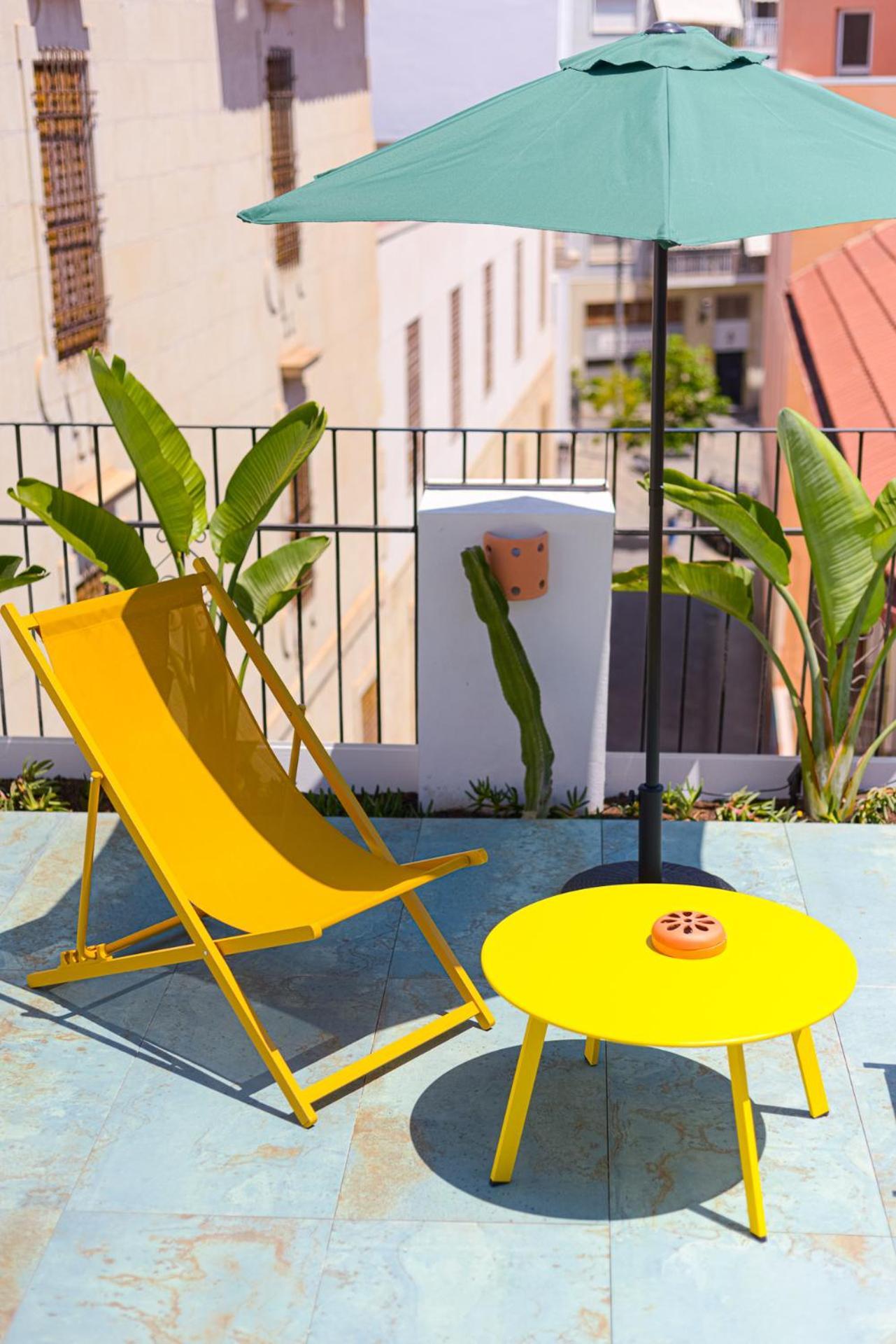 Refined And Practical Studio In Historic Center Of Alicante Bagian luar foto