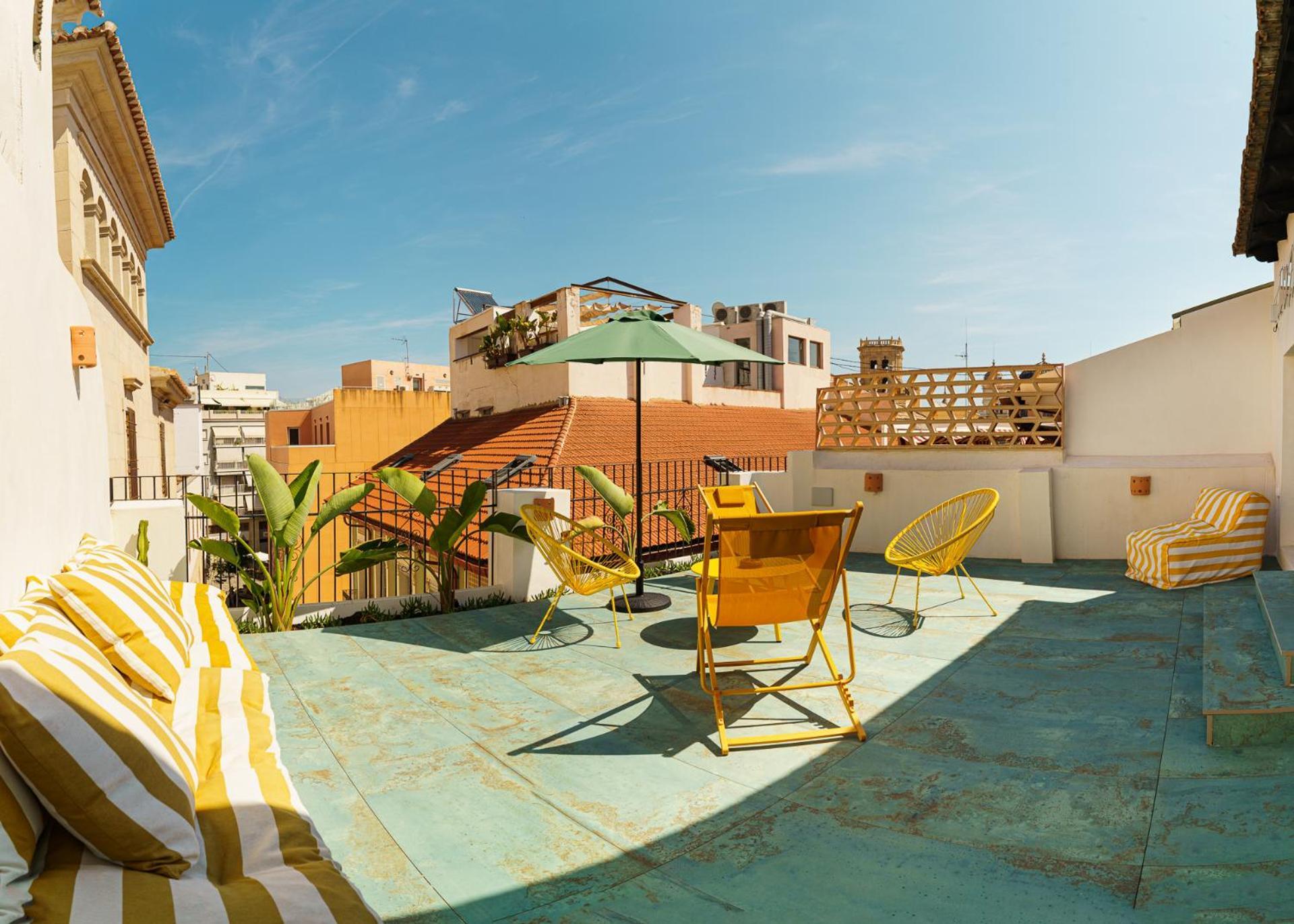 Refined And Practical Studio In Historic Center Of Alicante Bagian luar foto